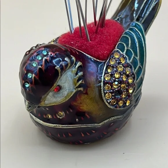 Vintage Decorative Bird Pin Cushion Box with Pins - Picture 2 of 8